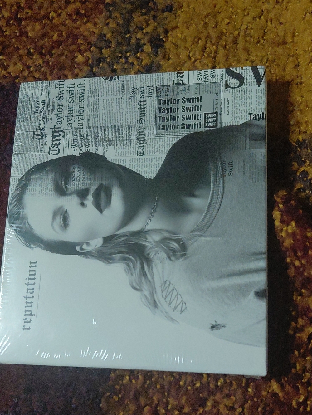 Unopened TAYLOR SWIFT 2017 REPUTATION CD in Sleeve - Picture 9 of 9